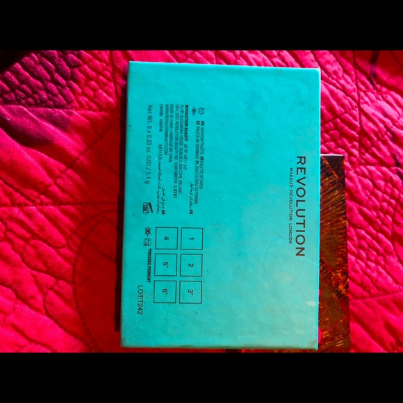 Revolution Makeup London “Manifest Boo” Shadow Palette - Picture 3 of 3